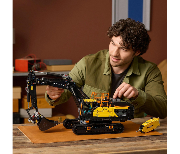 LEGO Technic 42215 Koparka Volvo ec500 hybrid - 1331709 - zdjęcie 5